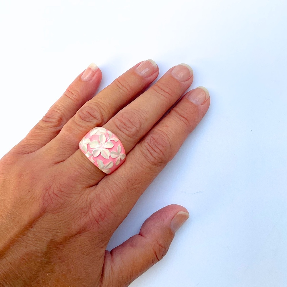 Vintage Acrylic Floral Ring